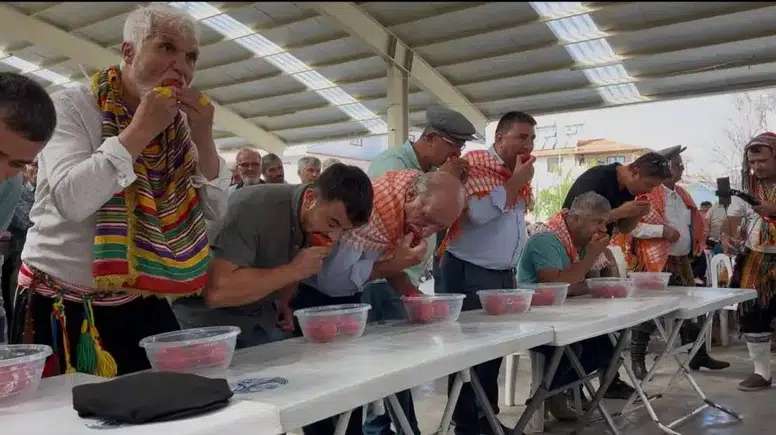 Kaş’ta Yörük Şenliği Coşkusu: Pala Bıyık Yarışması Damga Vurdu
